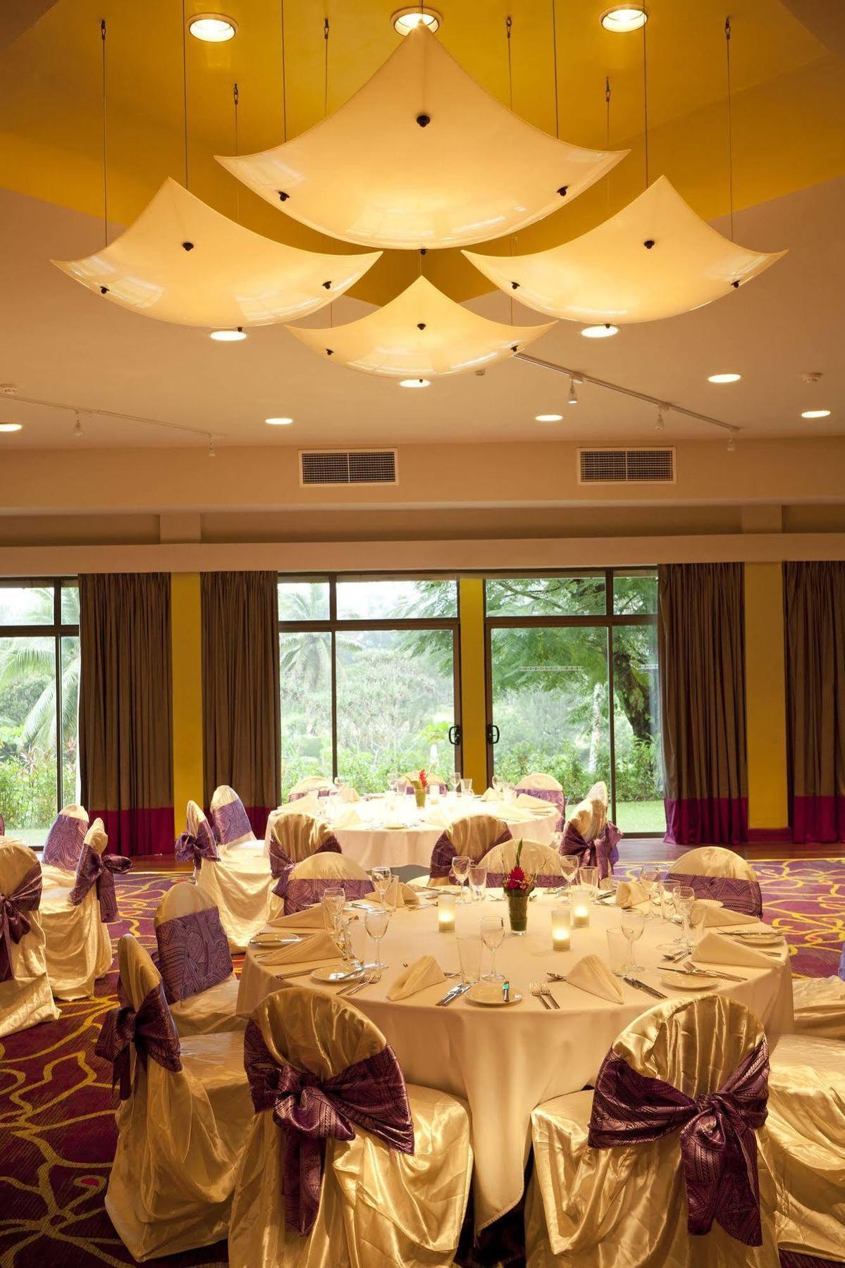 Holiday Inn Resort Vanuatu By Ihg Port Vila Exterior photo